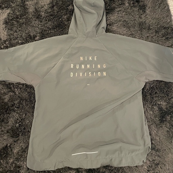 Short sleeve nike running hoodie - Picture 6 of 9